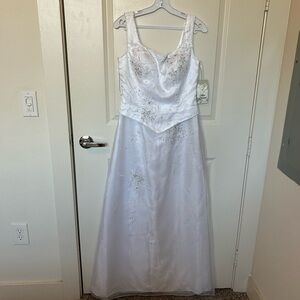 NWT Unaltered Night Scene Wedding Gown size M